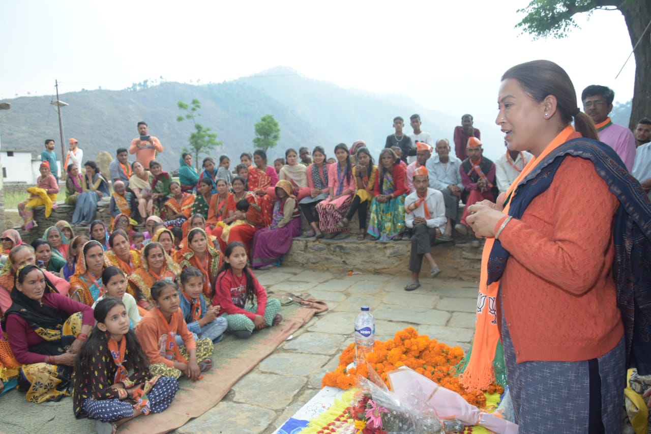 Minister Rekha Arya