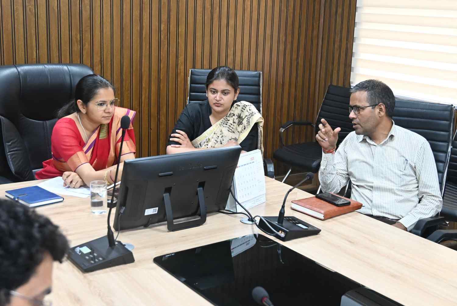 डीएम टिहरी ने ली मुख्यमंत्री पलायन रोकथाम योजना की बैठक