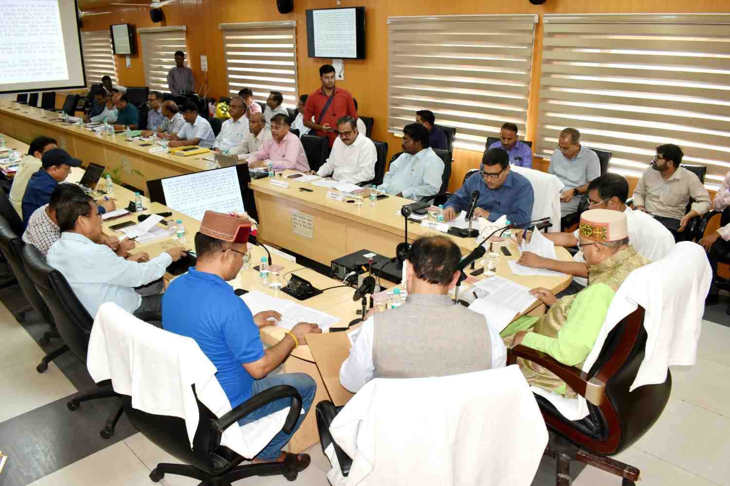 मानसून सीजन को लेकर सजग रहें विभागीय अधिकारी: महाराज
