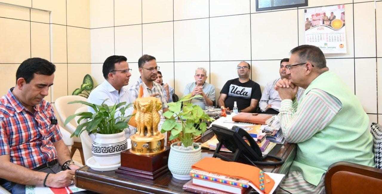 योजनाओं को दीर्घकालिक और स्थायी समाधान के रूप में विकसित करें अधिकारी