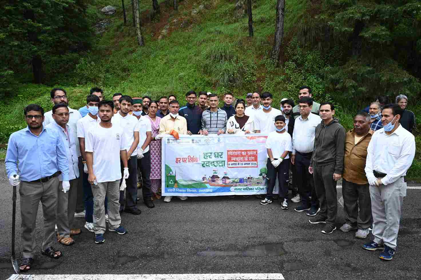 जिला प्रशासन टिहरी की टीम ने चलाया सफाई अभियान