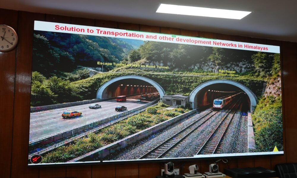 रेल परियोजनाओं में तेजी, एस्केप टनल को पैरेलल रोड बनाने की तैयारी…