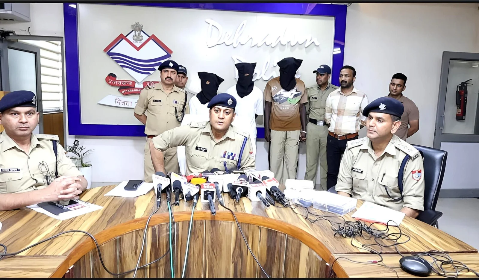 दून में ड्रग्स नेटवर्क पर पुलिस का शिकंजा, 20 लाख की कोकीन समेत 3 दबोचे