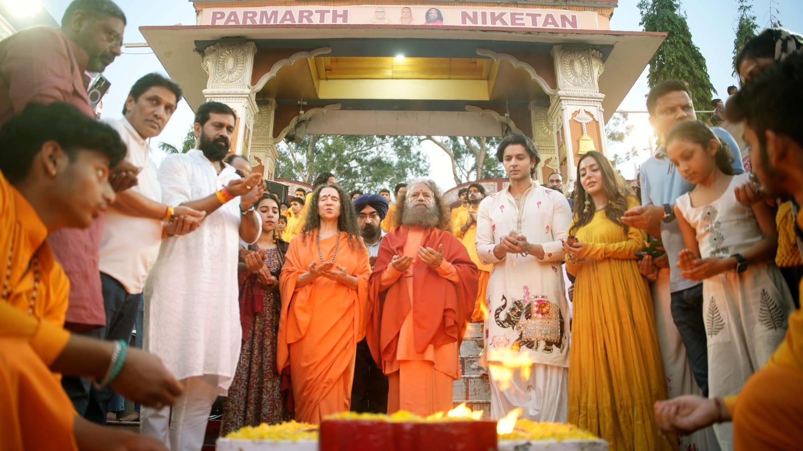 चौथे सप्ताह में पहुंची ‘कृष्णावतारम पार्ट 1 – द हार्ट’, कलाकारों ने हरिद्वार और ऋषिकेश में लिया संतों का आशीर्वाद