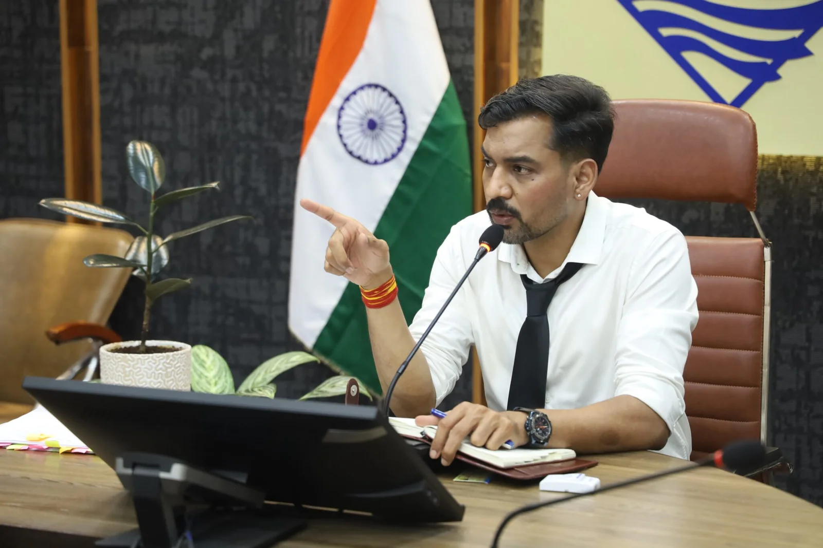 जनहित के मामलों में लापरवाही नहीं, डीएम ने अधिकारियों को किया निर्देशित