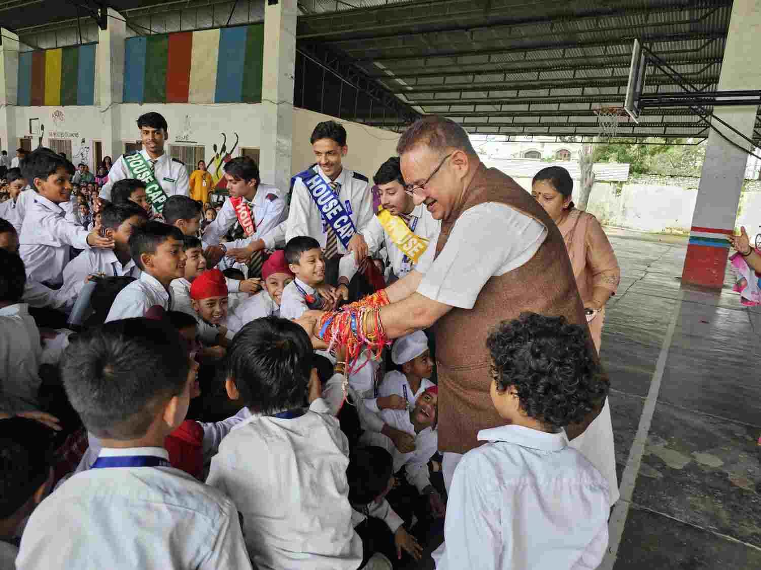 बच्चों संग कैबिनेट मंत्री गणेश जोशी ने मनाया रक्षाबंधन, बधवाई राखी