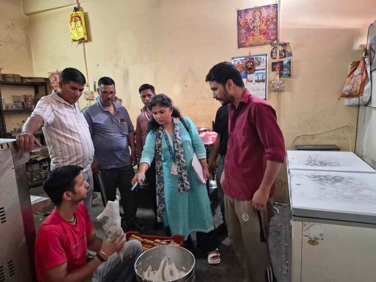 टिहरी- रक्षाबंधन पर्व को लेकर खाद्य प्रतिष्ठानों में विशेष जांच अभियान